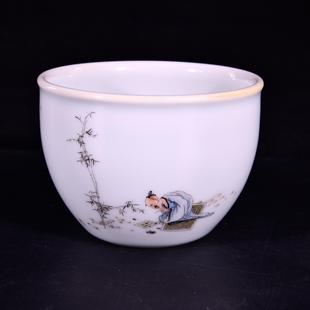 大清雍正辰翰御用粉彩高士图竹林悟棋缸型酒杯茶杯