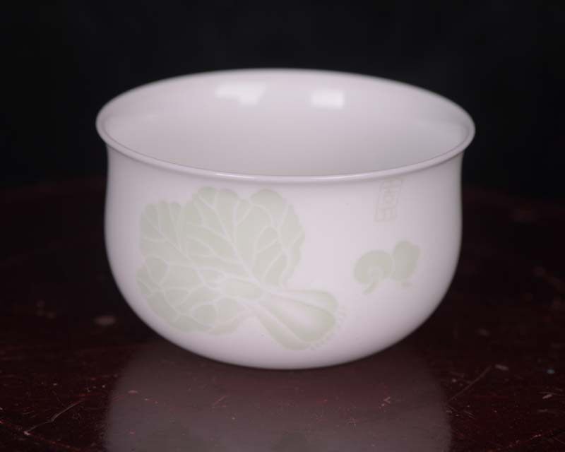 清康熙青白釉雕刻蘑菇白菜清白人生纹酒杯茶杯