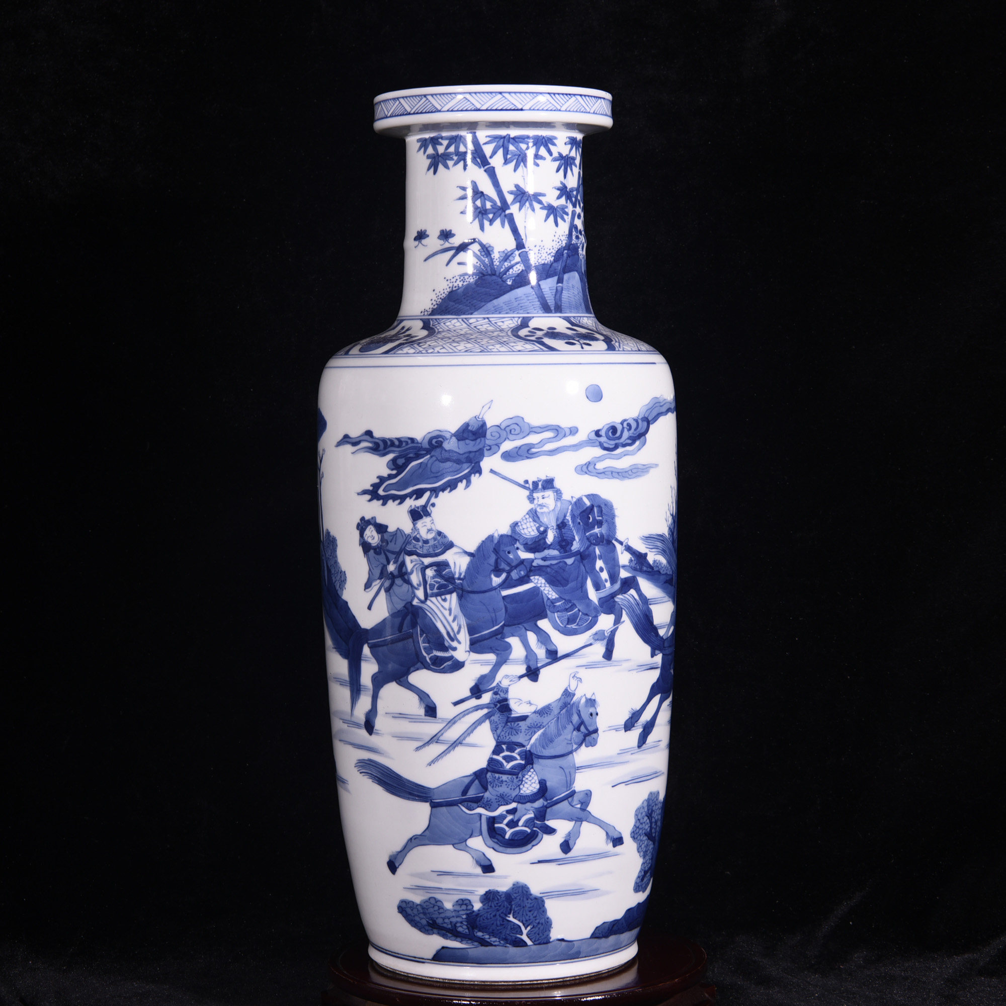 大清康熙年制青花三国演义虎牢关三英战吕布纹棒槌瓶