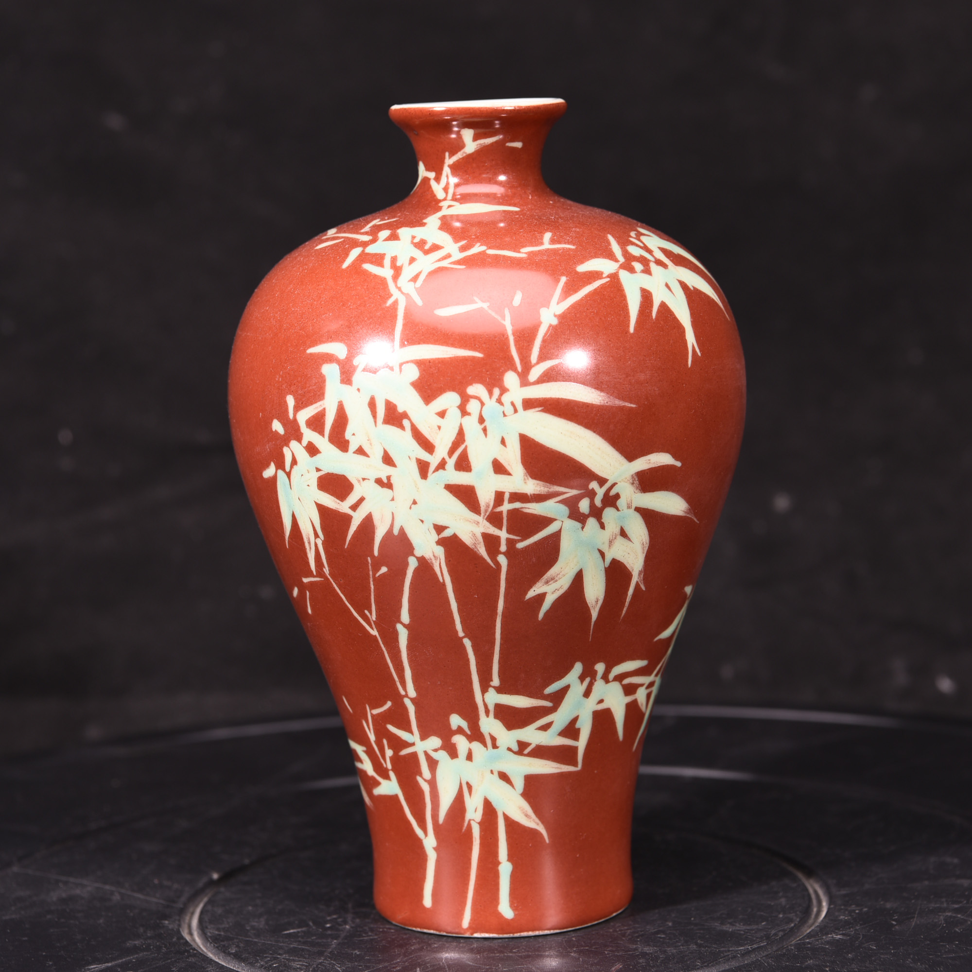 大清乾隆年制矾红珐琅彩竹报平安纹酒瓶梅瓶