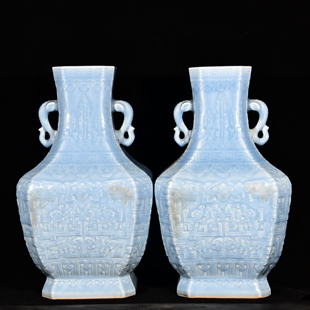 大清康熙年制宋家山药珍藏款 天青釉雕刻夔龙纹象耳八方尊瓶