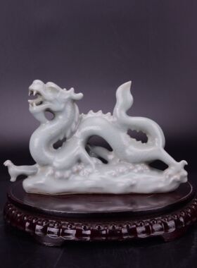 大宋龙泉窑粉青釉龙行天下