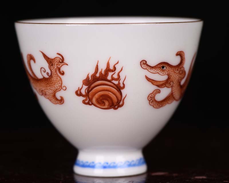 清雍正珐琅彩矾红夔龙夔凤纹酒杯茶杯