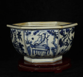 大明空白期天顺年制青花福禄寿高士图纹六方花钵花盆