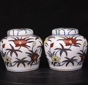 大明成化年制斗彩缠枝秋葵花纹天字罐