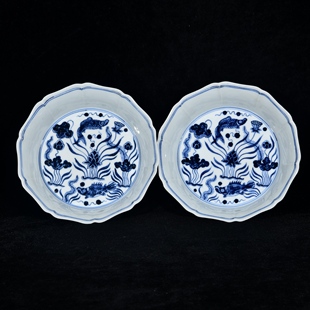 大明宣德年制宝烧宝石红釉青花莲塘鱼藻纹多棱笔洗