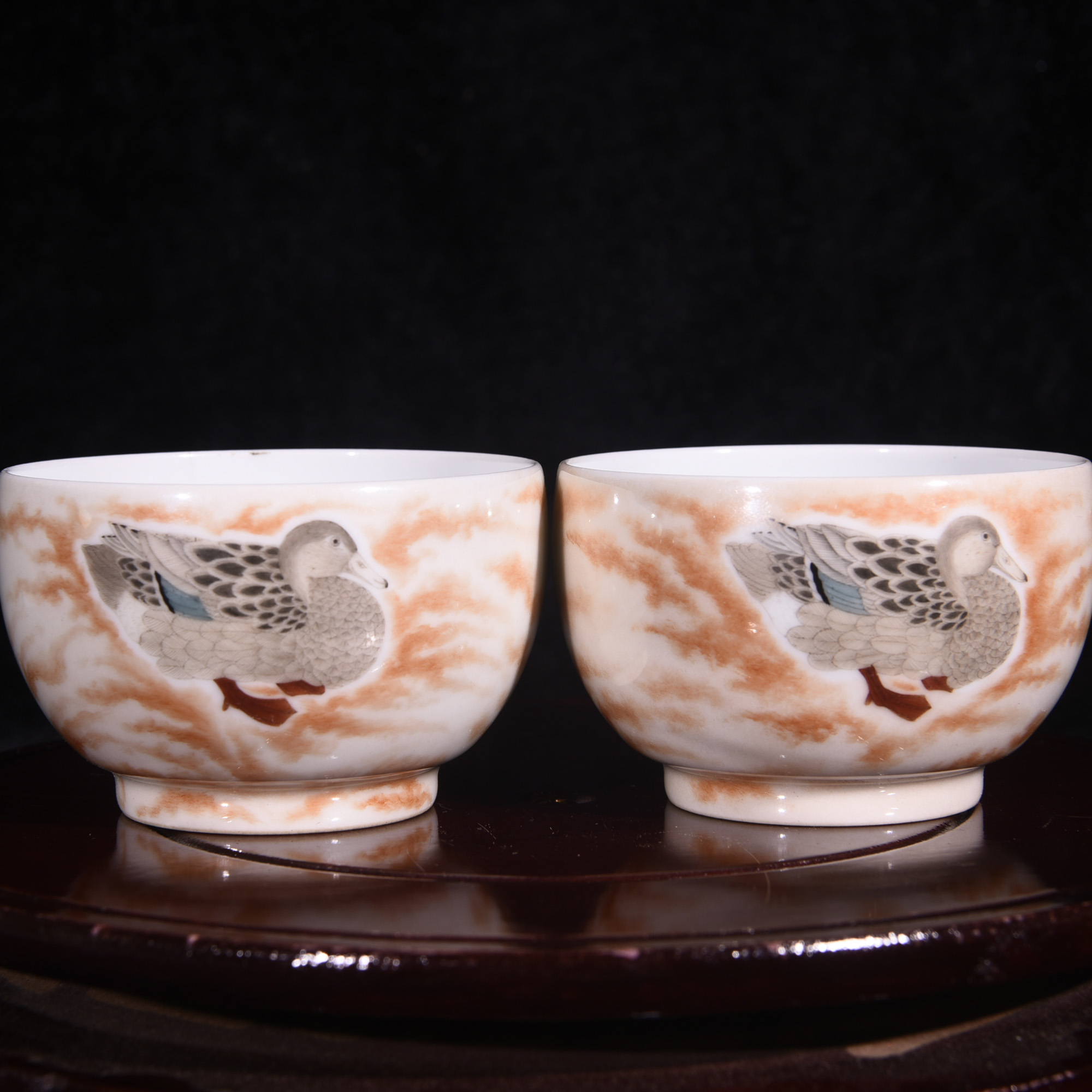 大清乾隆督窑官唐英自造矾红粉彩鸭子大雁纹酒杯茶杯