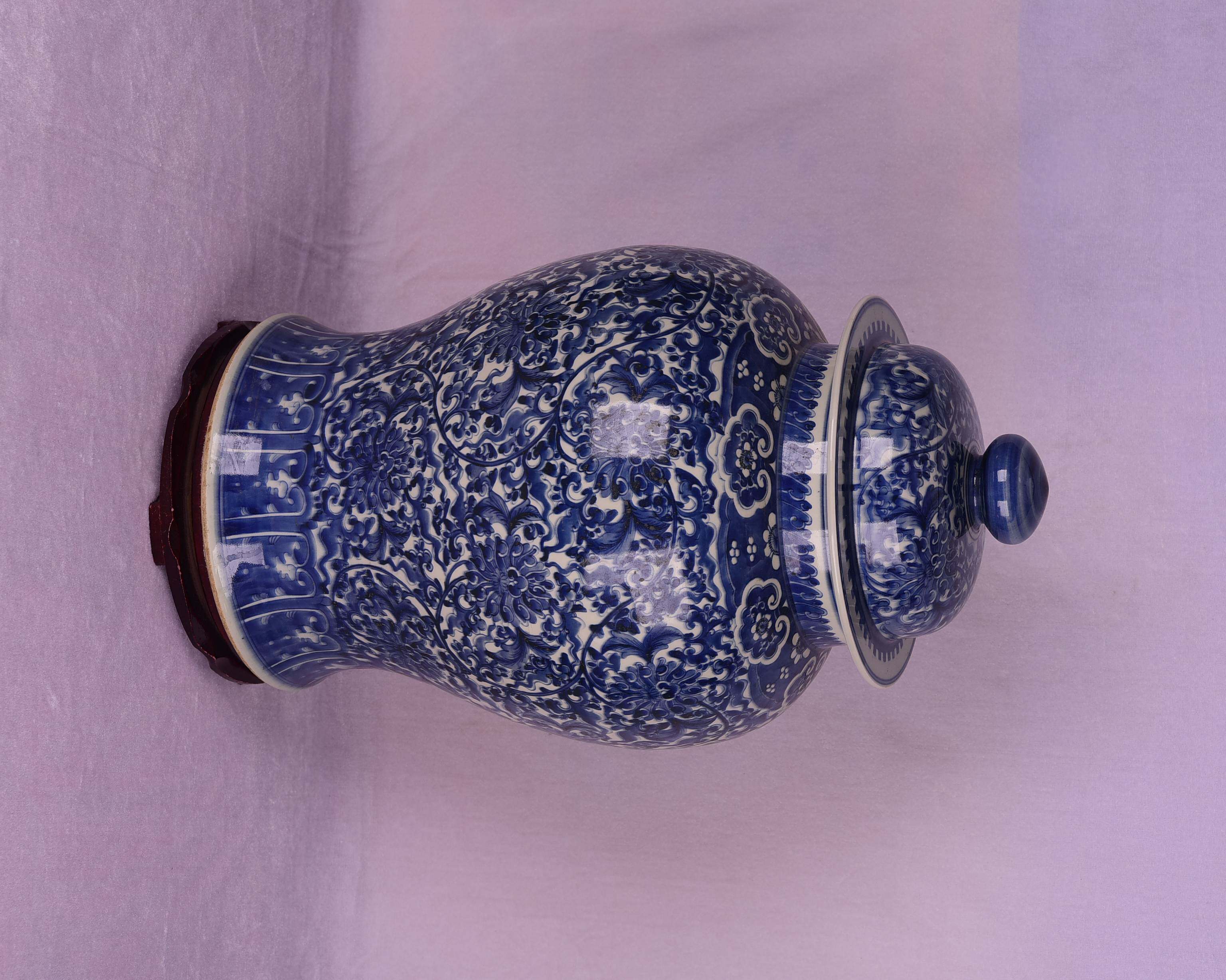 大清康熙年制青花满堂锦缠枝西番莲宝相花纹将军罐