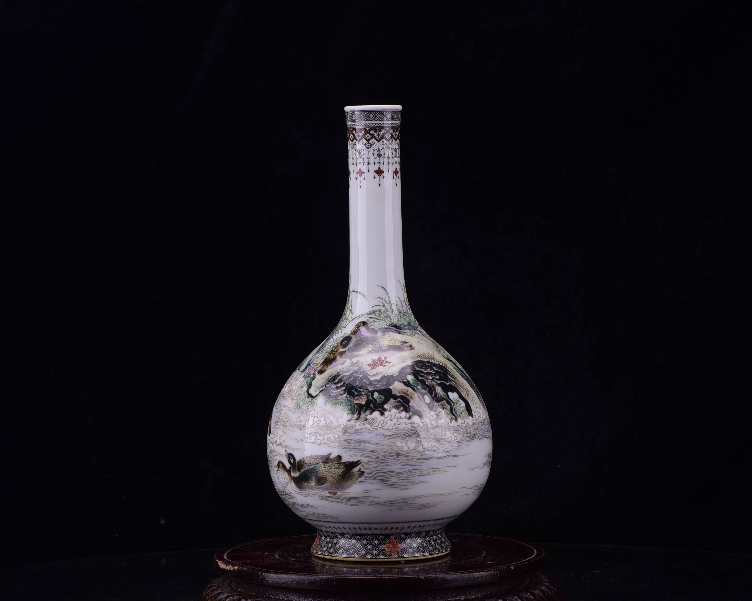 大清雍正年制珐琅彩本色真金清影鸿雁纹悬胆瓶