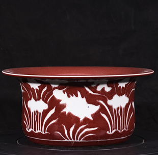 大明宣德年制宝烧宝石红釉托白莲塘鱼藻纹折沿笔洗