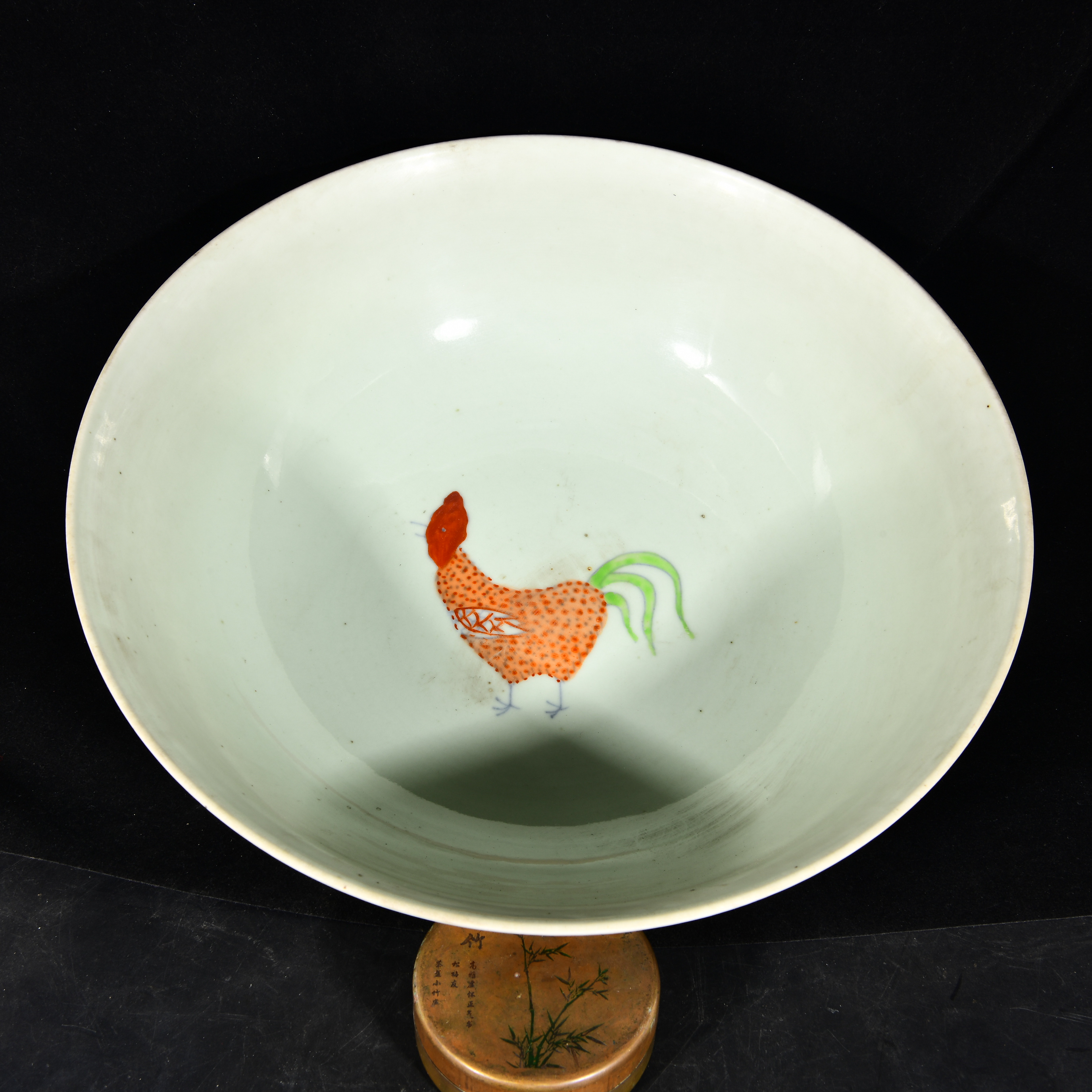 大明成化年宪宗皇帝御笔御制御用斗彩小鸡全家福纹超大碗
