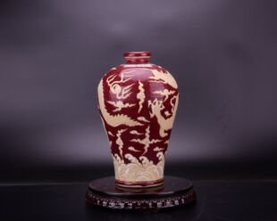 大明宣德年制宝烧宝石红釉珐华工艺云龙纹梅瓶