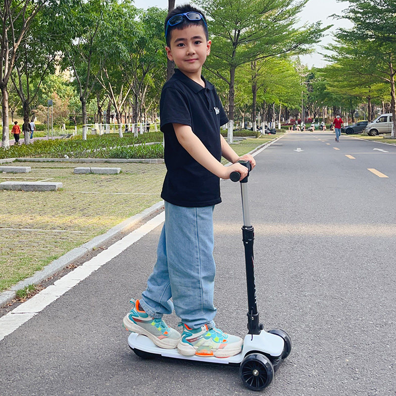 儿童电动滑板车小孩出行代步车宝宝景区旅游轻便小型可折叠三轮车