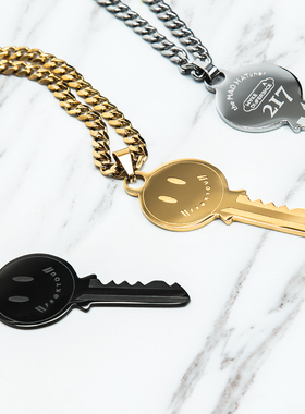 theMADHATcher 「伪装笑脸」金银钥匙项链情侣潮流小众设计微笑