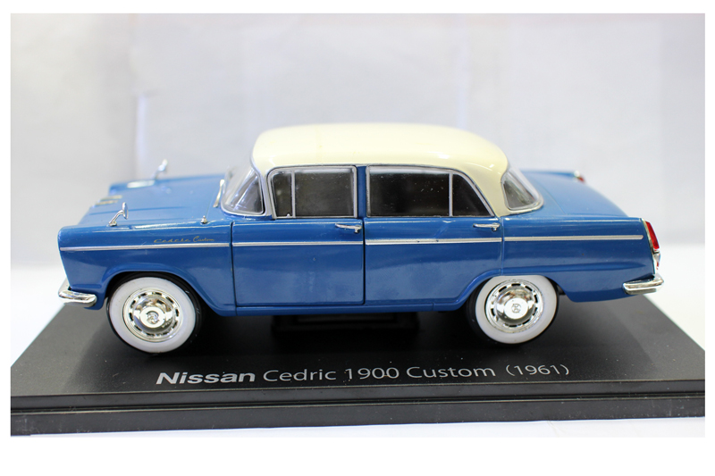 合金124日产公爵汽车模型