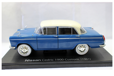 合金124日产公爵汽车模型