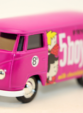 英国复古老爷车VW Kombi Van 大众巴士合金漫画广告车摆件