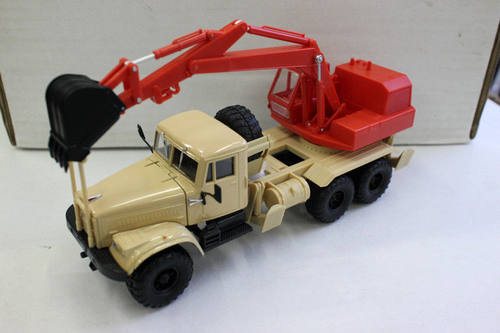 苏俄kraz克拉斯1/43卡车挖机模型