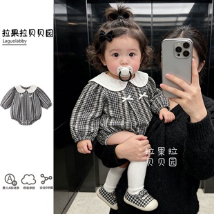 拉果拉ins风婴儿春装宝宝春天衣服黑白格纹包屁衣娃娃领长袖哈衣
