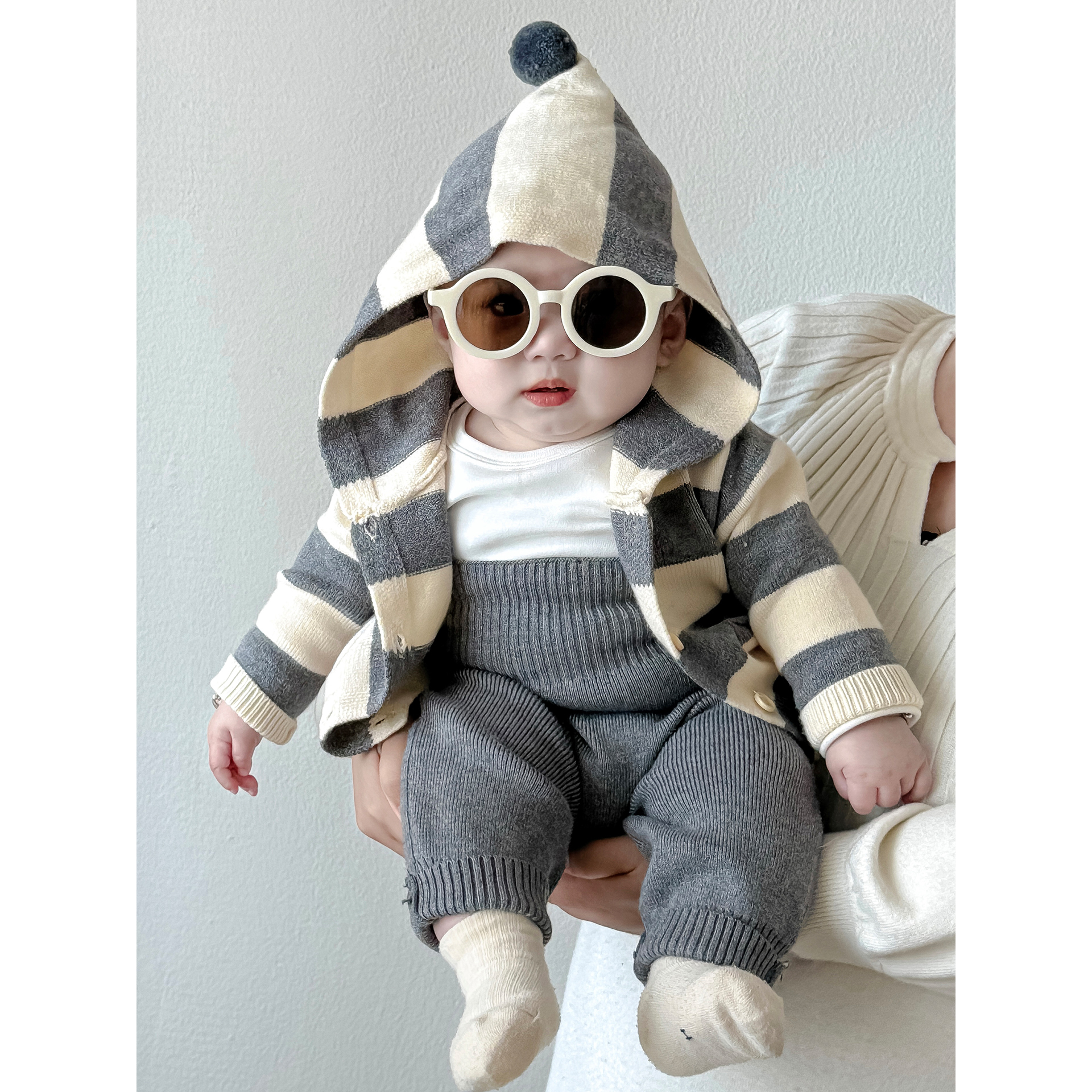 拉果拉小月龄男宝宝衣服秋装男童针织衫潮帅气时髦条纹开衫背带裤