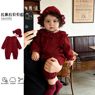 拉果2026春装婴儿新年红色坑条连体衣女宝周岁礼服法式花边领爬服