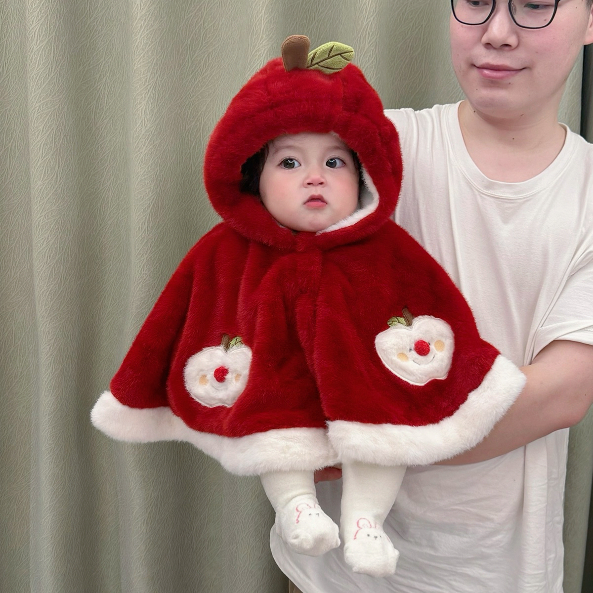 拉果拉2025新款女宝宝秋冬红色苹果毛绒斗篷防风保暖连帽喜庆披肩