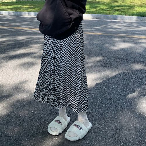 New real shot real price early spring pressed wrinkled checkerboard check skirt elastic waist thin long skirt large skirt hem