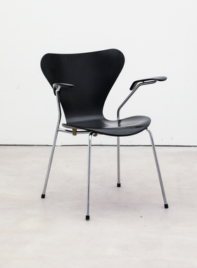 coznap 中古｜丹麦产 Arne Jacobsen 设计 3207 扶手椅