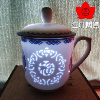 景德镇手工青花玲珑风带盖茶杯