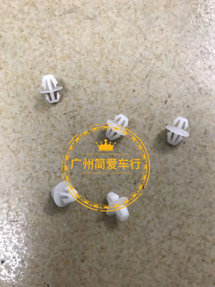 适用保时捷新款帕纳梅拉 车门胶条卡扣 TAYCAN 门板胶条车门卡扣