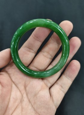 和田碧玉手镯冰底菠菜绿白加绿圆条手镯无裂质地细腻53圈口