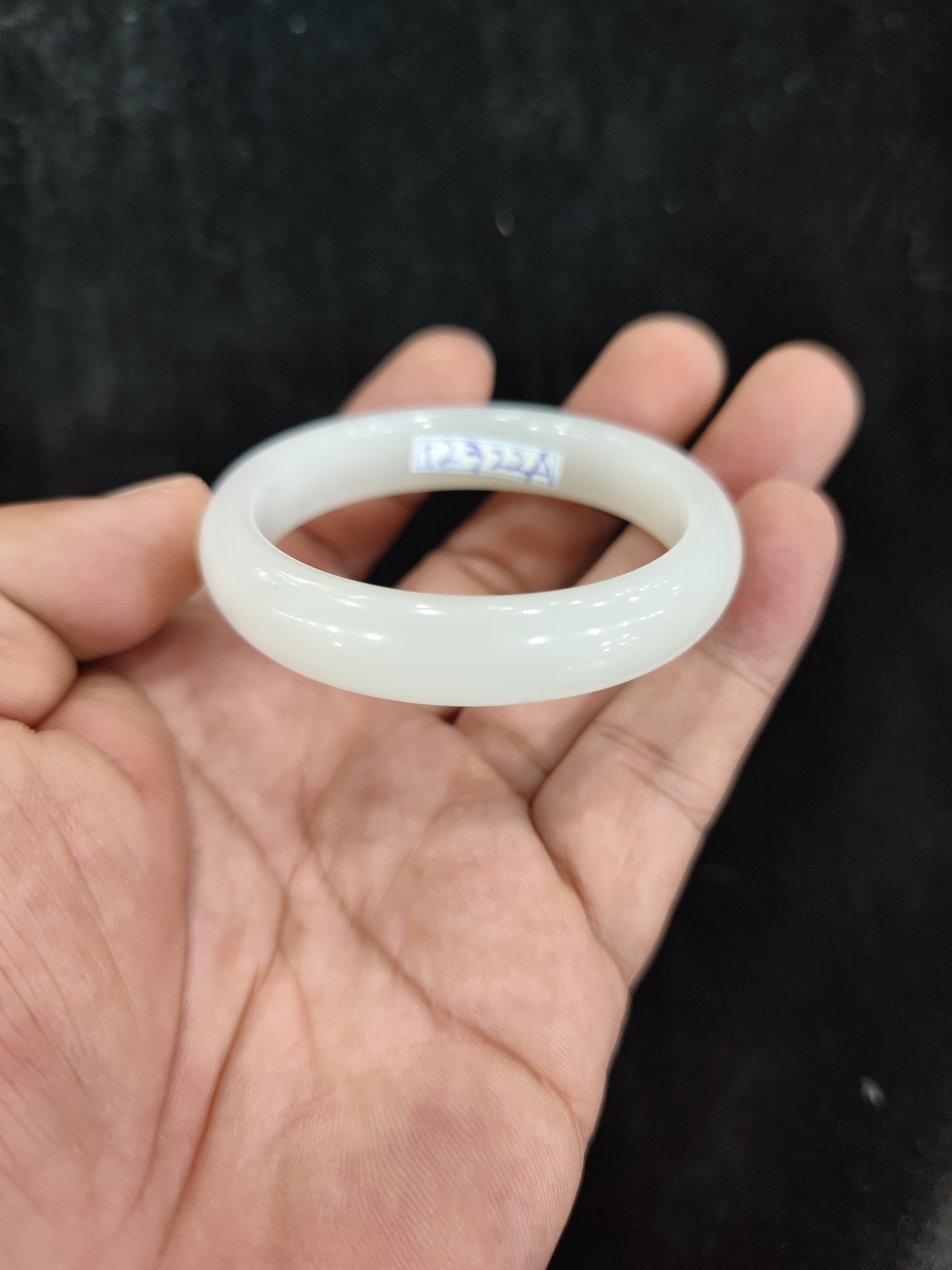 和田玉手镯羊脂白玉手镯中条手镯无裂无纹质地干净52圈口