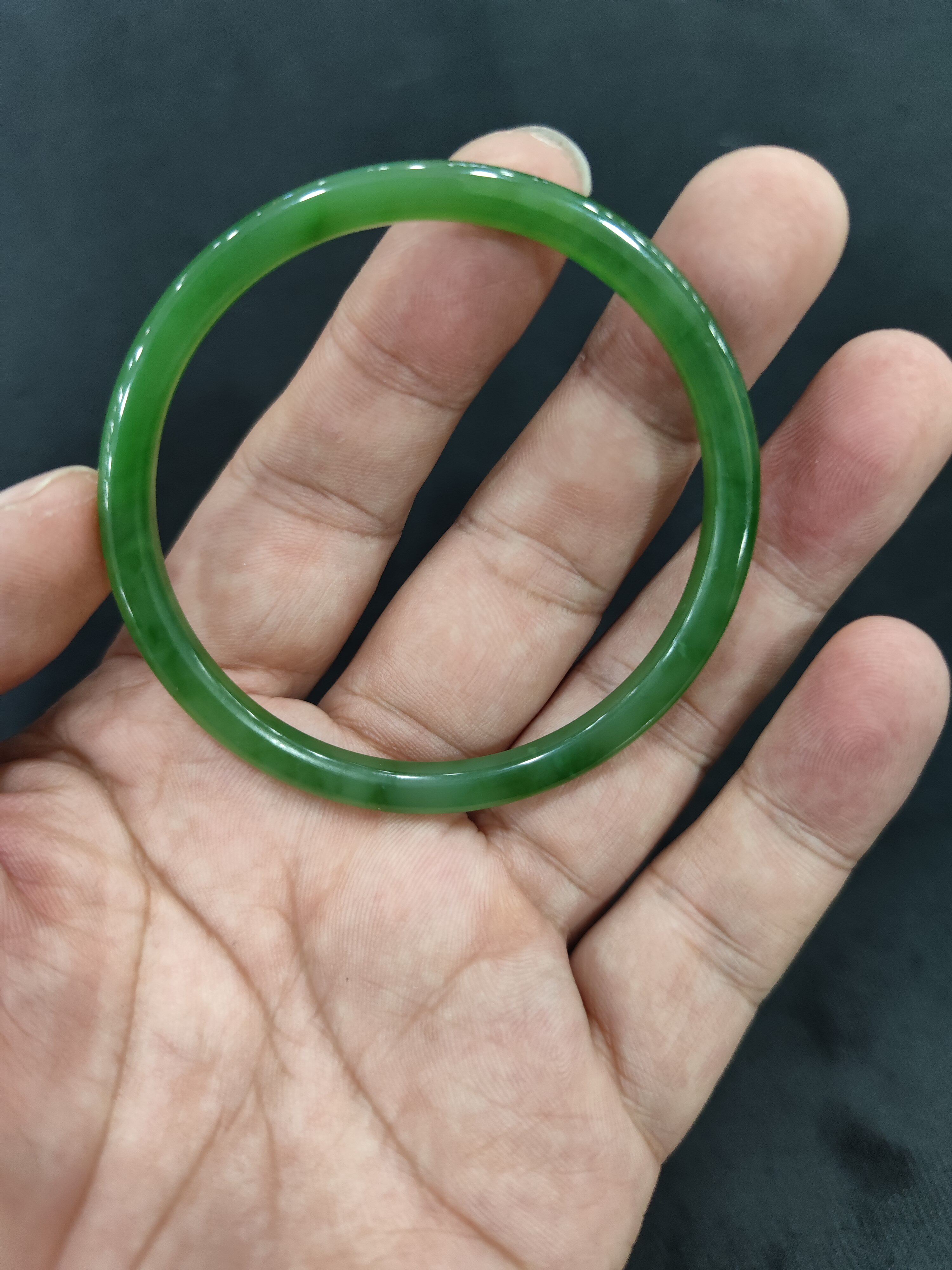 和田碧玉手镯冰底菠菜绿满绿细条手镯无裂无纹56圈口