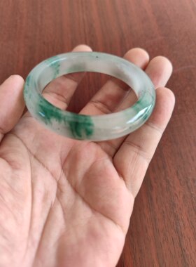天然非洲翠玻璃底飘绿正版手镯精品手镯无裂57圈口