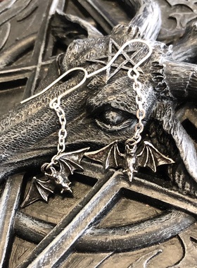 Alchemy Gothic E429 Kiss The Night午夜之吻哥特蝙蝠耳钉