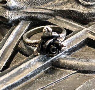 Alchemy Gothic R237 Token of Love爱的象征哥特黑玫瑰戒指环