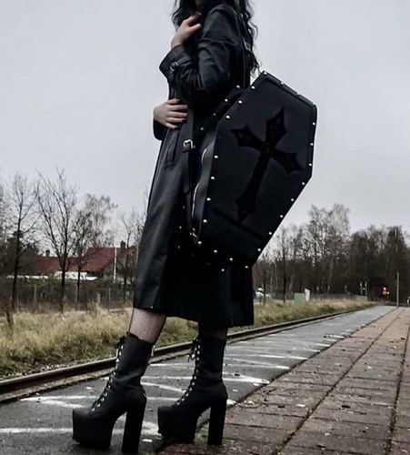 Widow暗黑哥特亚文化棺材背包