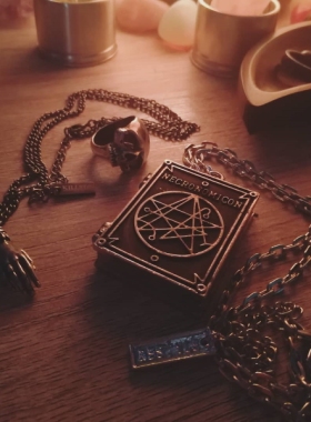 RESTYLE暗黑哥特书型项链