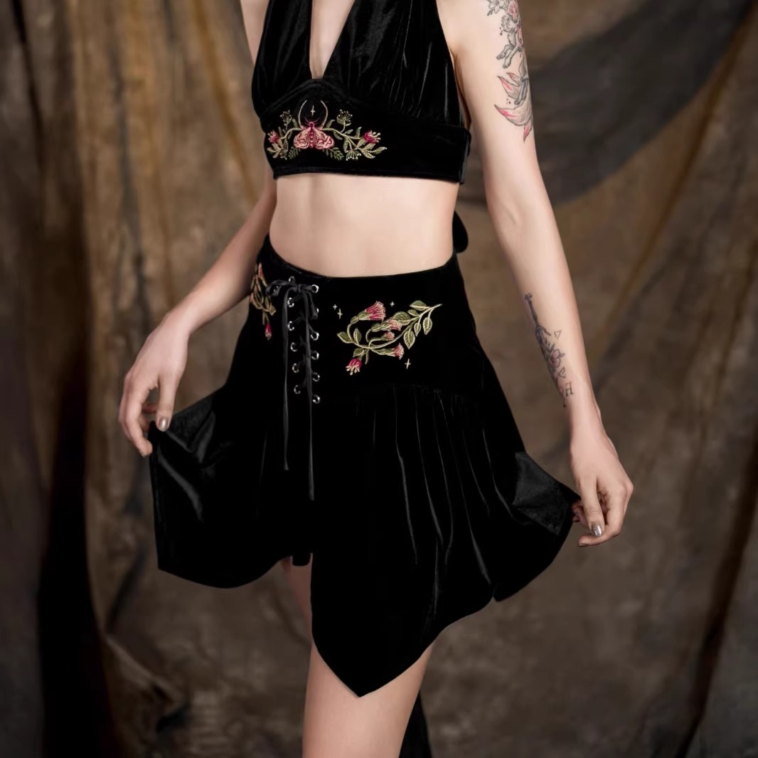 东欧RESTYLE暗黑哥特亚文化DARK BOTANY绑带飞蛾刺绣不规则半身裙