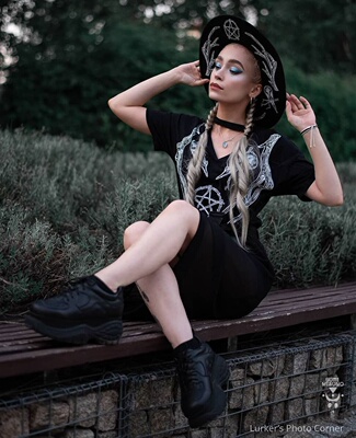 RESTYLE暗黑哥特森林颈带T恤