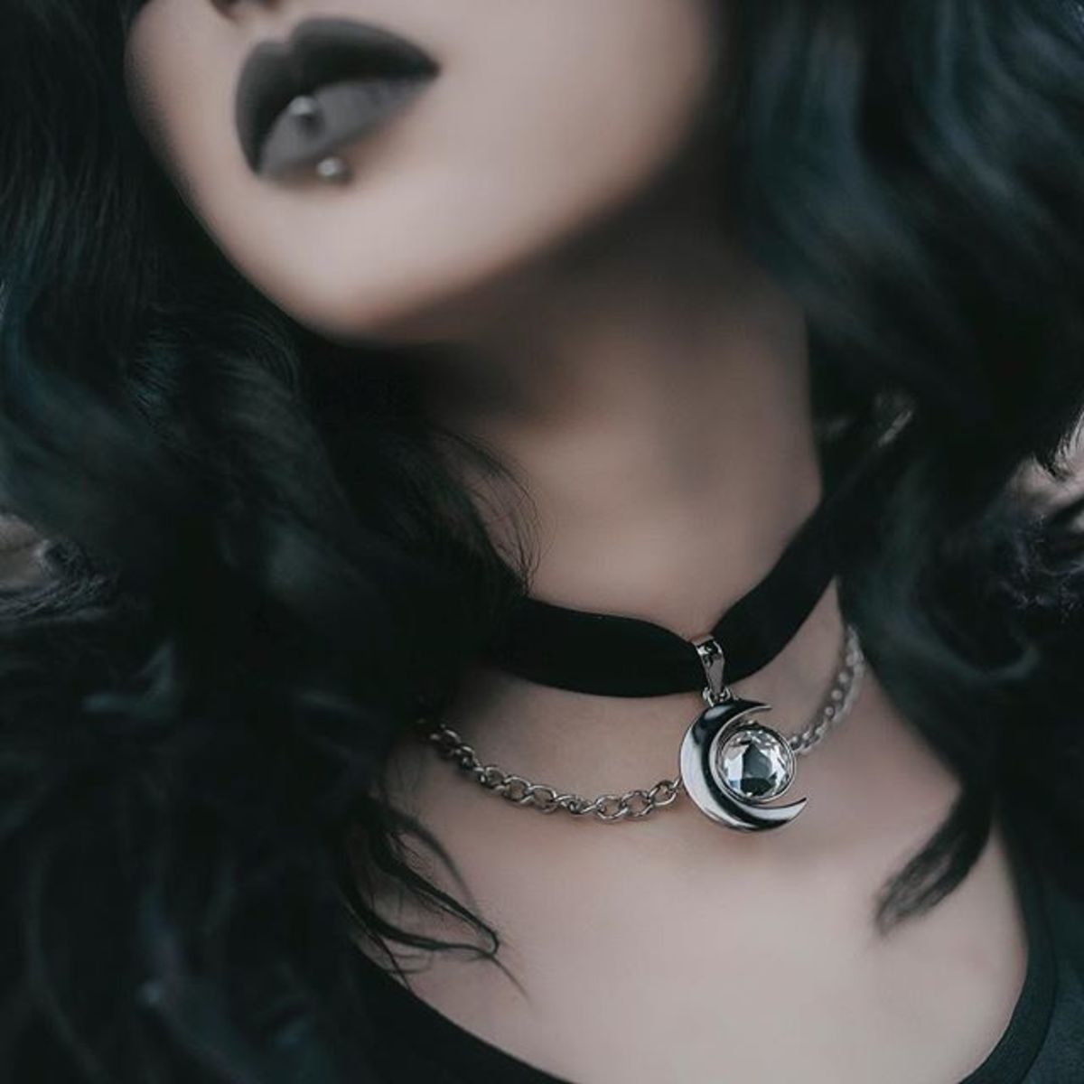 KILLSTAR月光石丝绒颈带项圈