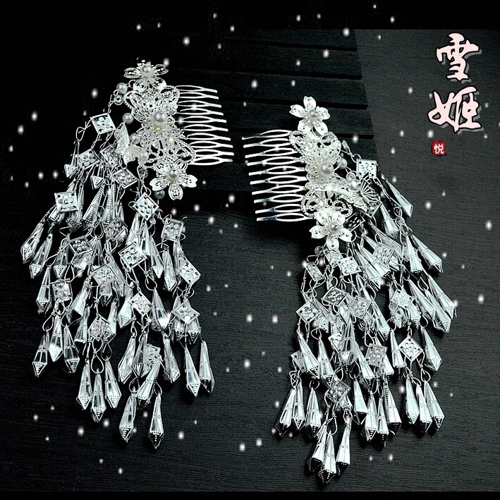古风装汉服头饰发簪拍照长款流苏插梳发钗苗银色蝴蝶铃铛步摇礼物