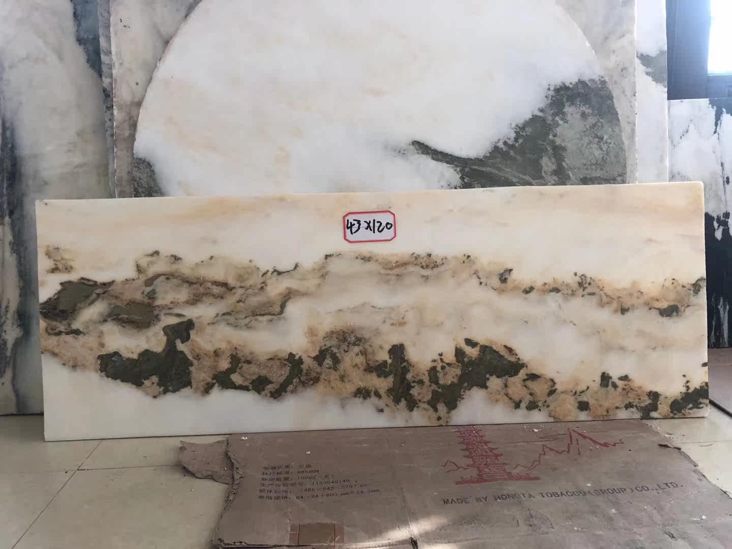 天然大理石开采于云南苍山(古称点苍山)而得名,石画的每张图片