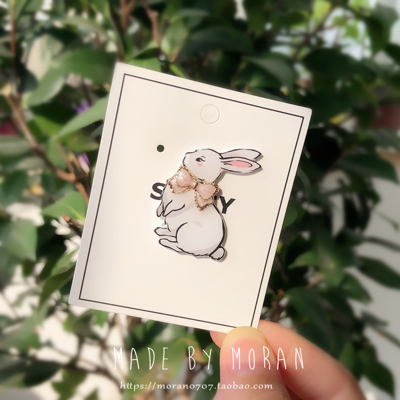 日系蝴蝶结可爱温顺小兔子两色滴油热缩片手绘领针胸针毕业礼物