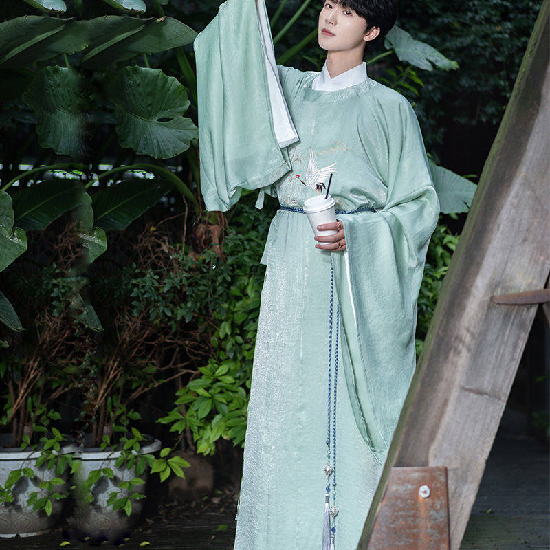 원래 HANFU 디자인 일반 둥근 목 가운 남성과 여성을 위한 동일한 스타일 중국 스타일의 고대 의상 자수 일일 커플 스타일 가을 겨울 의류