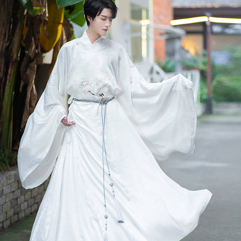 원래 HANFU 디자인 일반 둥근 목 가운 남성과 여성을 위한 동일한 스타일 중국 스타일의 고대 의상 자수 일일 커플 스타일 가을 겨울 의류