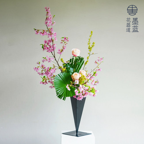 墨蓝花器黑色三角铁艺花器