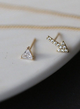 白小C韩国10K14K金黄金首饰 满钻三角箭头不规则耳骨耳饰耳钉
