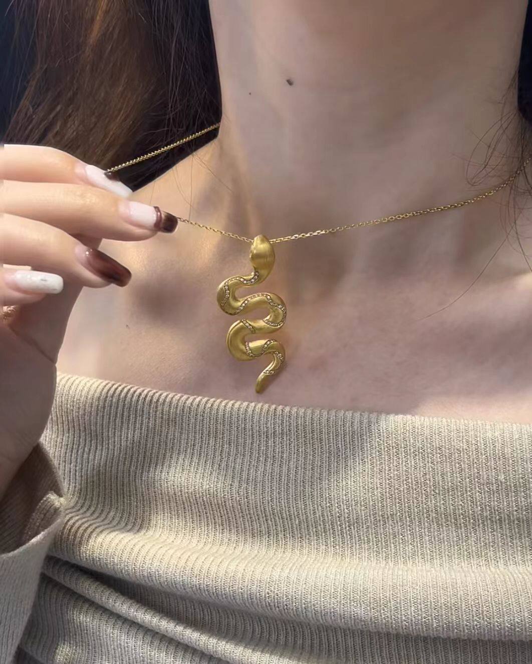 新款足金999拉丝灵蛇黄金吊坠女 点钻本命年生肖蛇项链送女友礼物