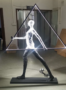 酒店前台大堂美陈软装饰品现代轻奢雕塑人形落地灯摆件美女抱球灯